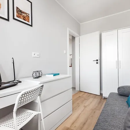 Pokoje Gdansk Zaspa - Pilotow 20B, 800M Skm-Zaspa, Odleglosc Do Morza 3Km Apartment Exterior photo
