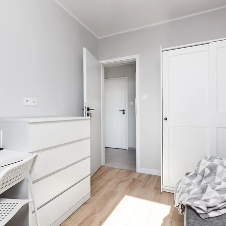 Pokoje Gdansk Zaspa - Pilotow 20B, 800M Skm-Zaspa, Odleglosc Do Morza 3Km Apartment Exterior photo