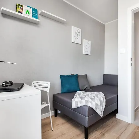Pokoje Gdansk Zaspa - Pilotow 20B, 800M Skm-Zaspa, Odleglosc Do Morza 3Km Apartment Exterior photo